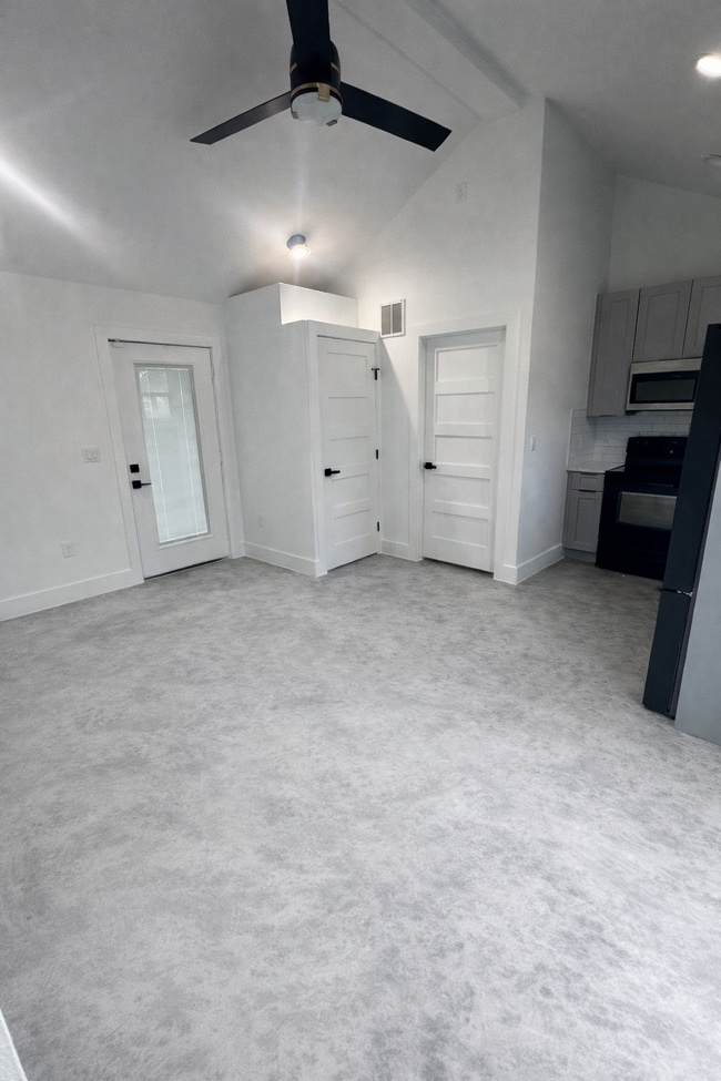 Building Photo - 1409 Westmoor Dr