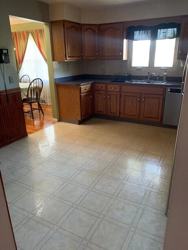 Building Photo - 3137 Belmont Ave