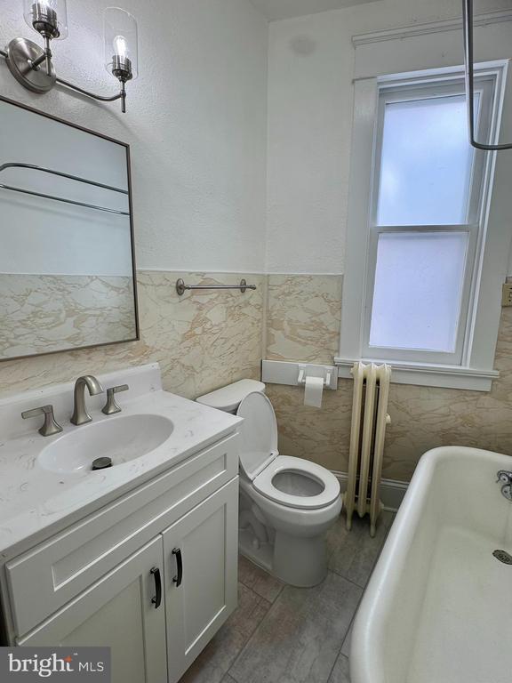 Building Photo - 112 E 3rd St