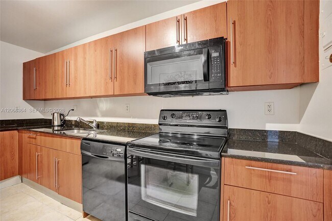 Building Photo - 3000 S Ocean Dr