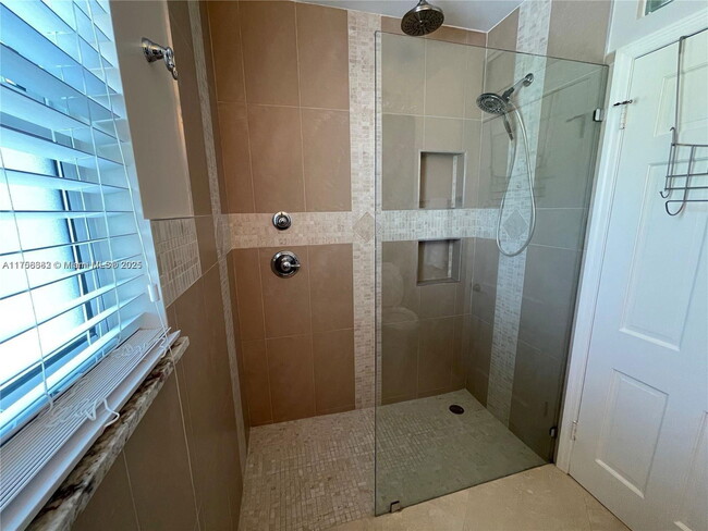 Building Photo - 2423 SW 13th St