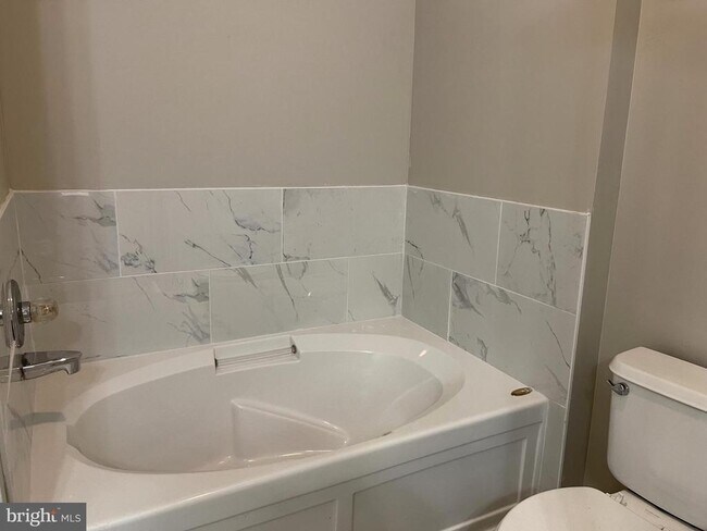 Building Photo - 831 Herring Creek Ct