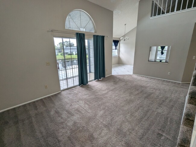 Building Photo - Spacious 3/2 PLUS loft and garage condo re...