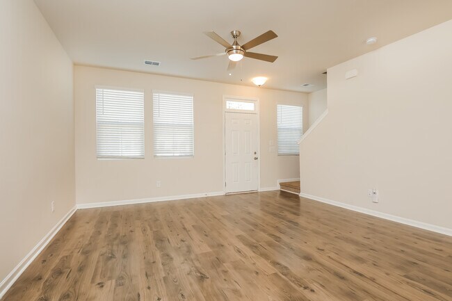 Building Photo - 157 Morning Line Dr, Moncks Corner, SC