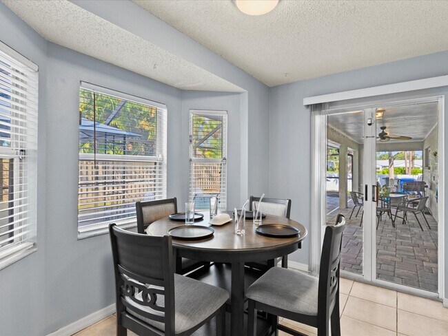 Building Photo - 5884 Milton Ave