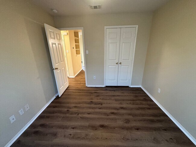 Building Photo - FRESHLY PAINTED  | ONE STORY  |  OPEN CONCEPT  |  GREAT LOCATION: 1604 & SHAENFIELD