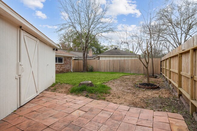 Building Photo - 9719 Springmont Dr