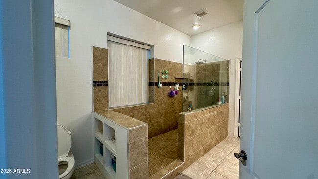 Building Photo - 571 W Locust Dr.