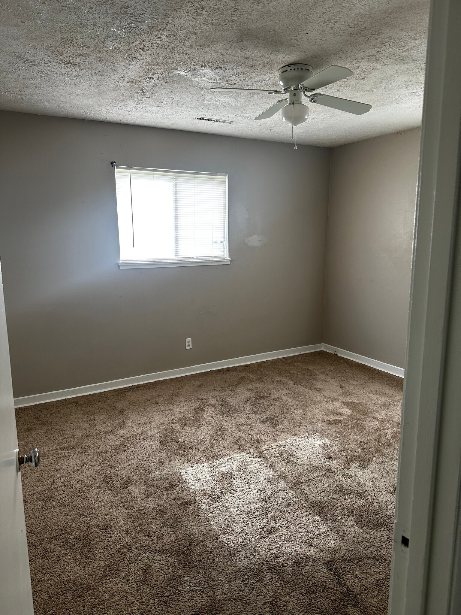 Building Photo - 5802 Highland Dr