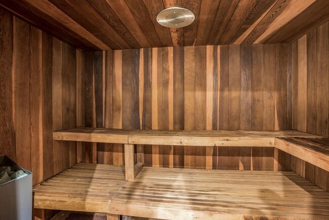 Building Photo - Available Now! 1 Bed / 1 Bath Condo in the heart of the DC Wharf!