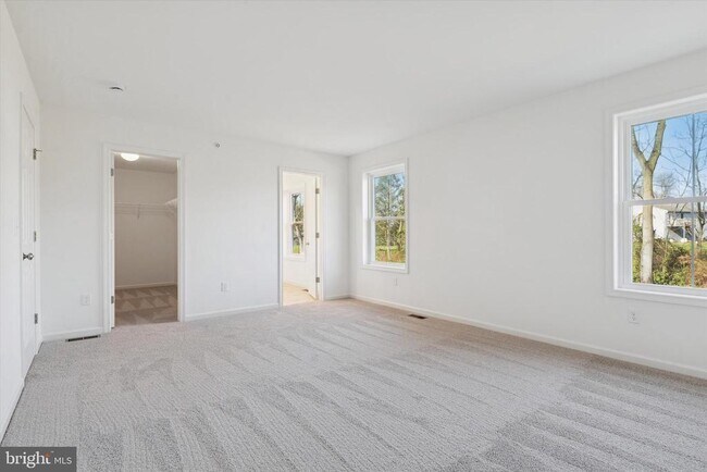 Building Photo - 144 SILVERSMITH Rd