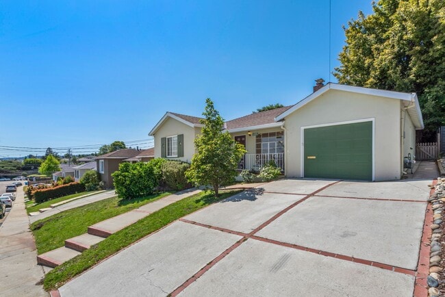 Building Photo - 135 Anza Way