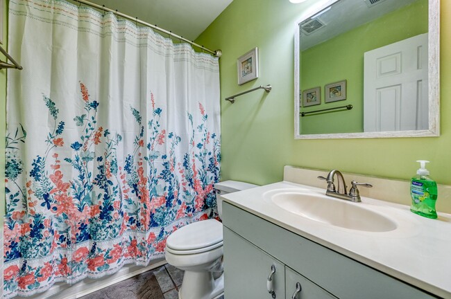 Building Photo - FURNISHED OFF-SEASON MONTHLY RENTAL-STARTI...