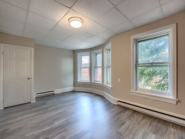 Building Photo - 206 Hamilton St