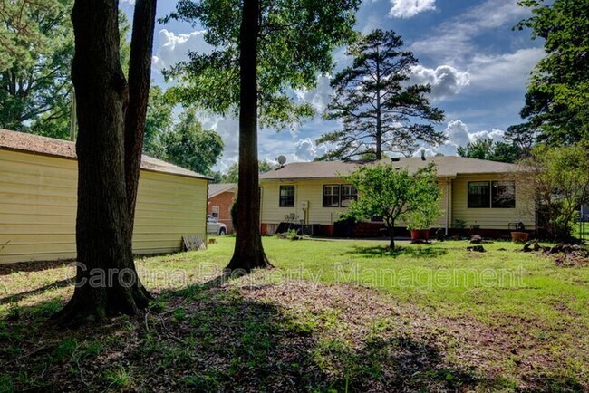Building Photo - 6412 Tomahawk Ln