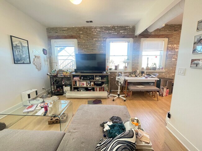 Building Photo - 1856 W Chicago Ave