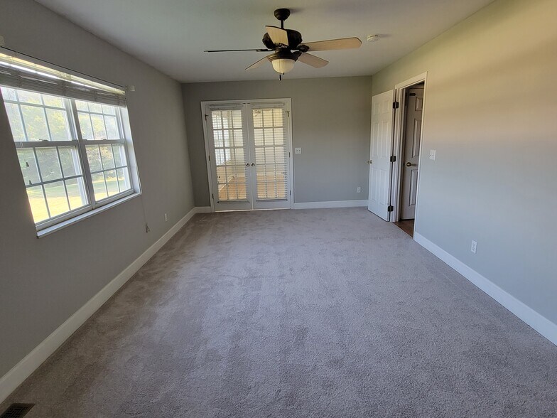 Building Photo - 109 Golf Club Ln
