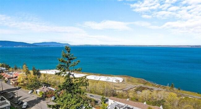 Building Photo - Bayview Condo with Updated Features  - Bou...