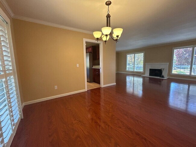 Building Photo - 245 Mockingbird Cir