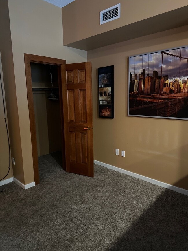 Building Photo - 408 W Saint Clair Ave