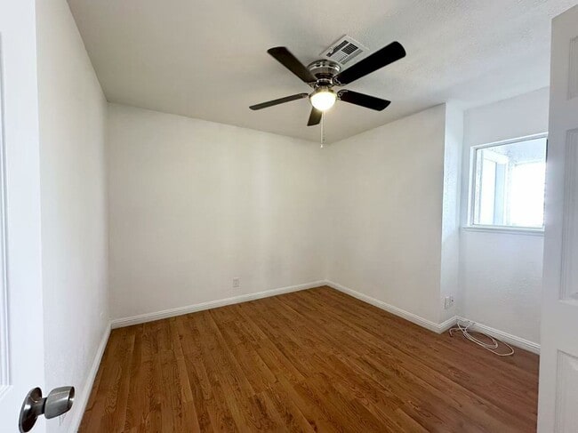 Building Photo - Charming Single-Story Home in Spring Valley