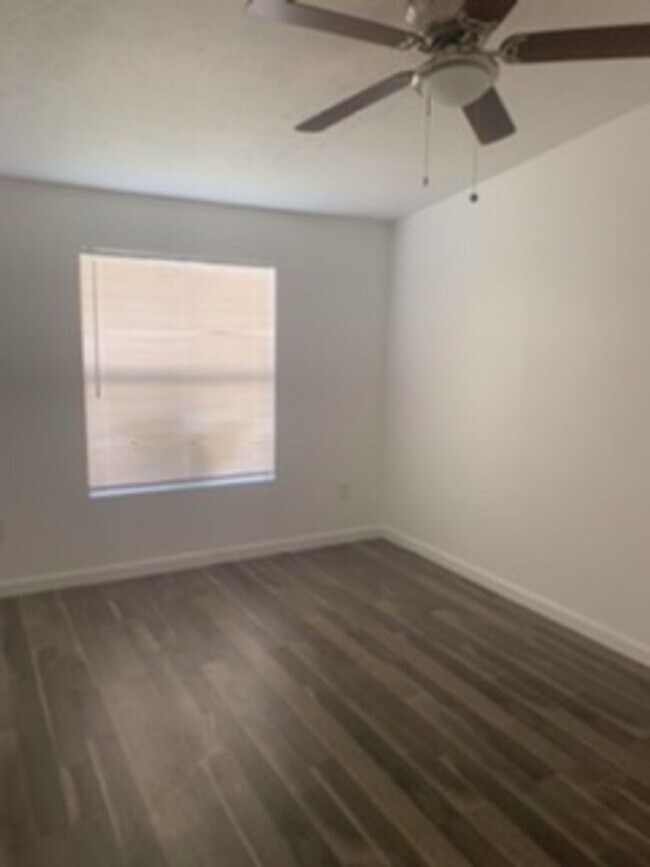 Building Photo - Spacious and Clean 3 BR HOUSE - Looking for the right people to call home!