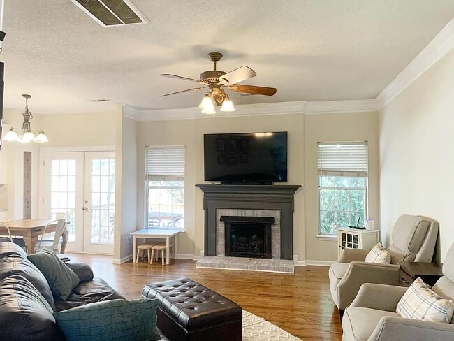 Building Photo - 207 Twinleaf Way
