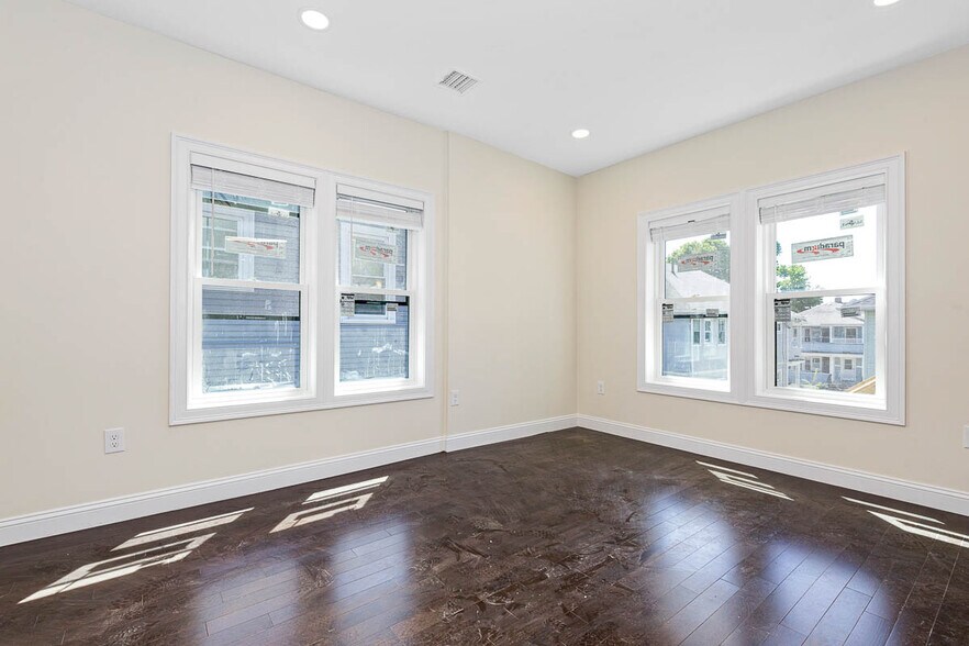 Building Photo - 70-72 Stanley Ave. Unit 72
