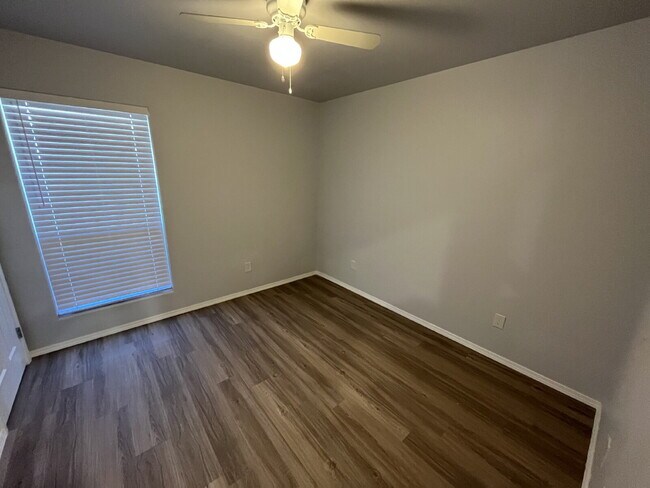 Building Photo - Cute Duplex in North Lubbock