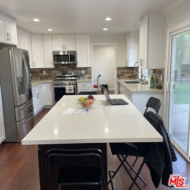 Building Photo - 11158 Newcastle Ave