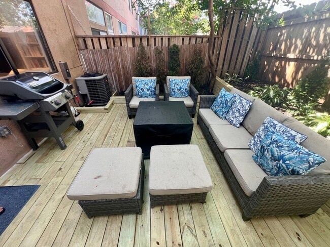 Building Photo - Luxurious 3-Bedroom Townhome in Fairmount!...