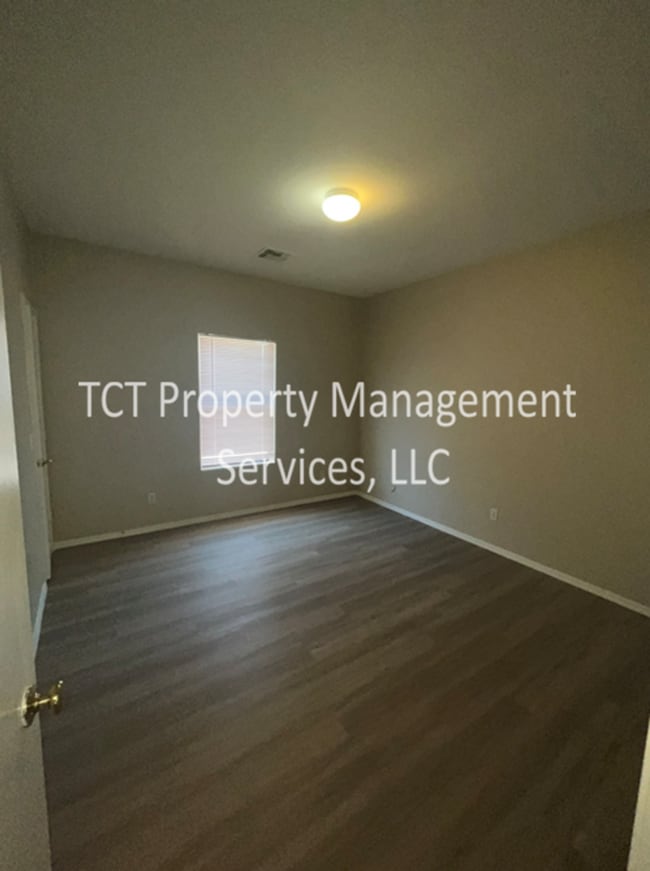 Building Photo - Newly updated 3 bed/2 bath in Sheely Farms
