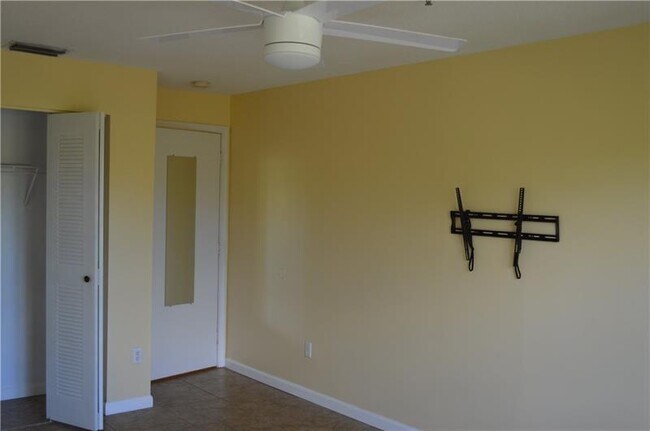 Building Photo - 5550 NW 61st St