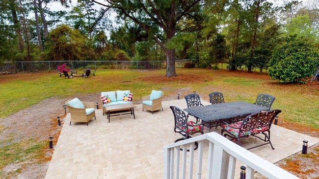 Building Photo - 110 Pinecliff Dr