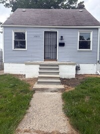 Building Photo - 2 possibly 3 bedroom bungalow with basement, newly remodeled