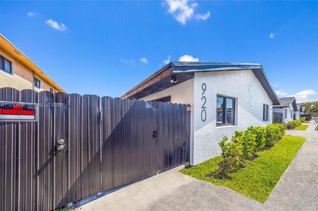 Building Photo - 920 NW 8th Ave