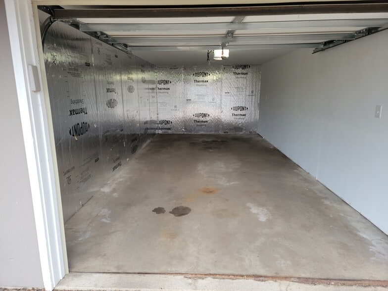 Garage - 308 Lewis St S