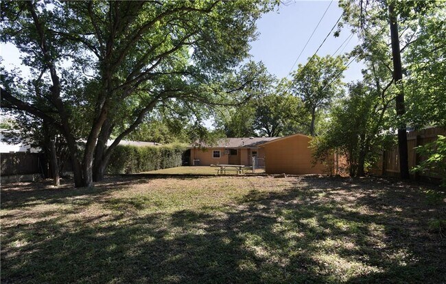 Building Photo - 2110 Westover Rd