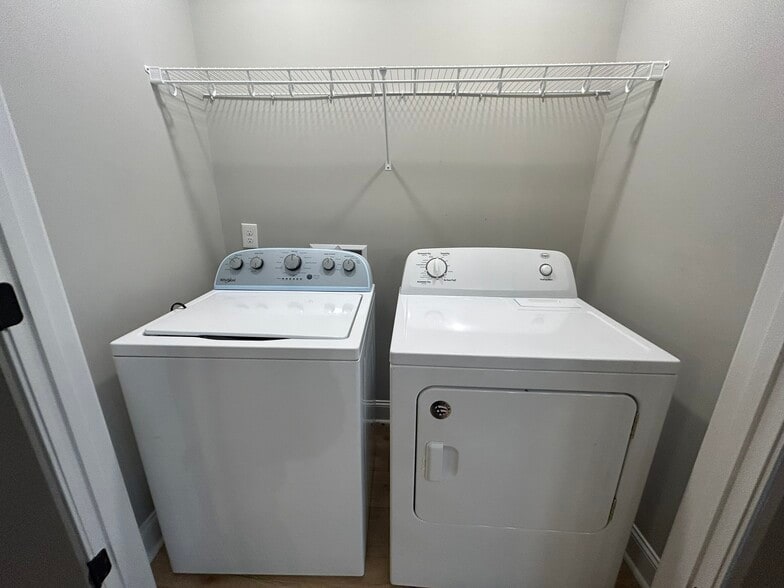 Building Photo - 163 Susan Lynn Dr