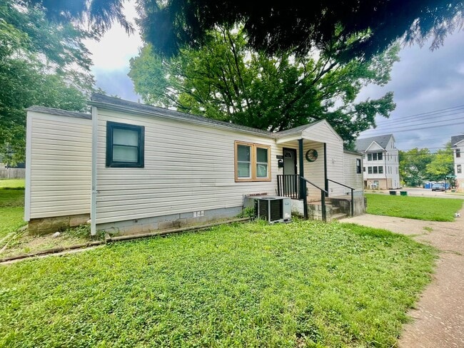 Building Photo - Welcome to this stunning 5-bedroom, 2-bath...