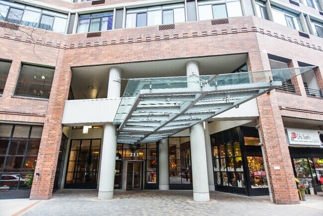 Building Photo - 1 Bedroom / 1 Bathroom in The Grand Ohio! ...