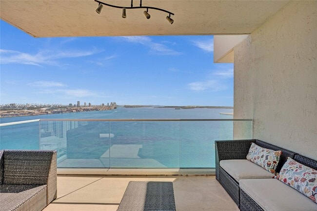 Building Photo - 800 Claughton Island Dr