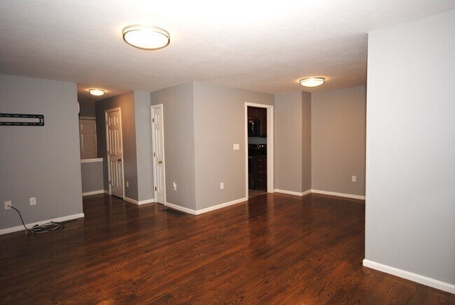 Building Photo - 240 Heritage Dr