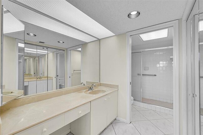 Building Photo - 1604 Abaco Dr