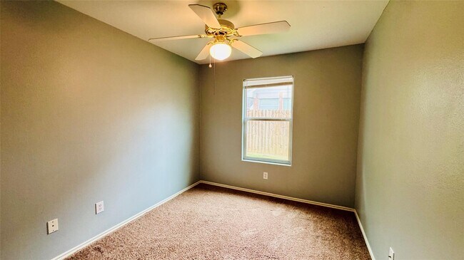 Building Photo - 4007 Hunter's Ridge Dr