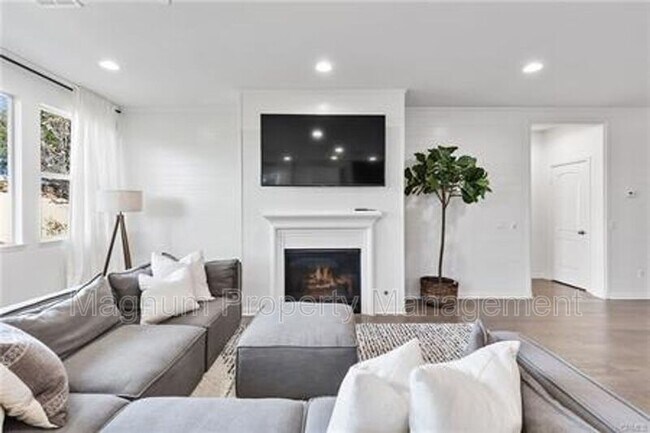 Building Photo - 31650 Sweetwater Cir
