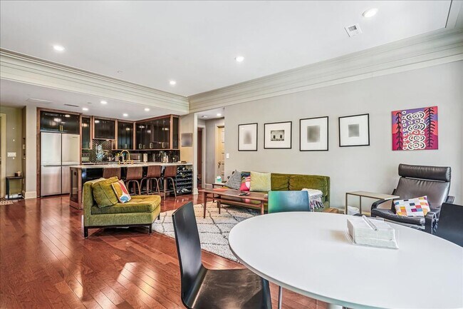 Building Photo - Great Luxury 3 Bedroom 2 Bath on H st NE!