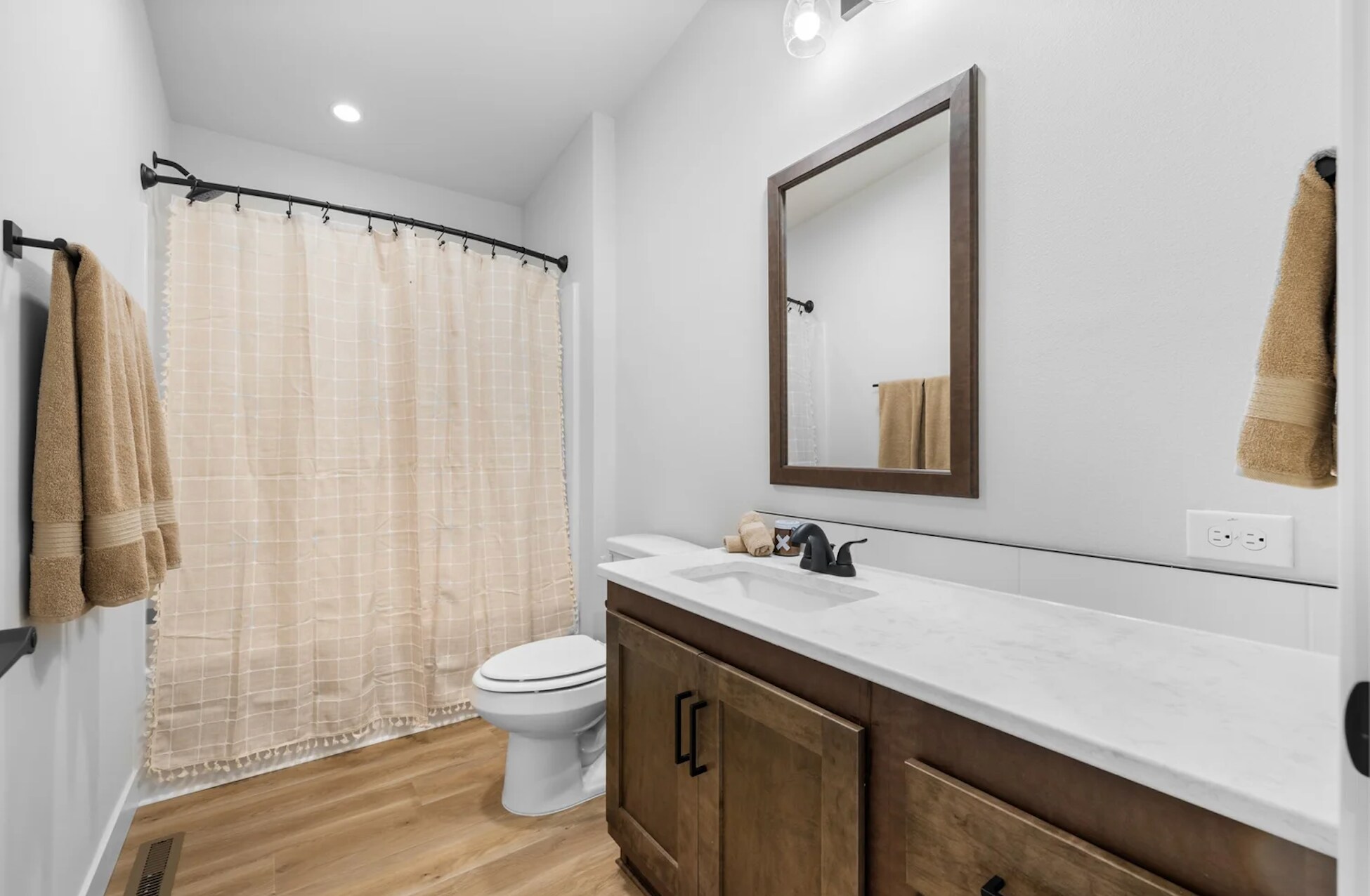 Building Photo - 3132 W Laux Dr