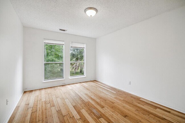 Building Photo - 5779 Easthampton Dr
