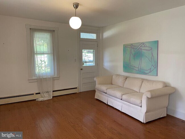 Building Photo - 1410 Longford Rd